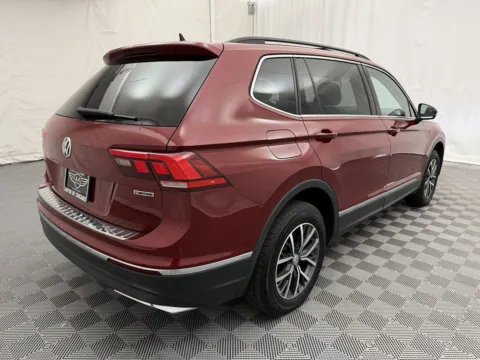 More photos of 2020 Volkswagen Tiguan SE at Autos of Chicago, IL