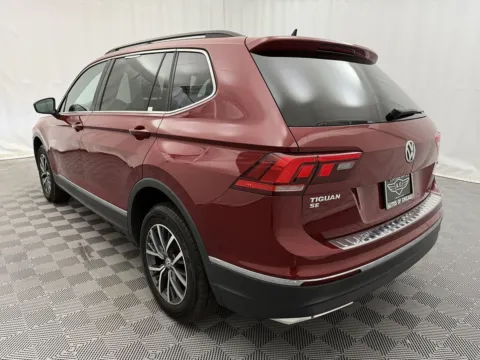 More photos of 2020 Volkswagen Tiguan SE at Autos of Chicago, IL