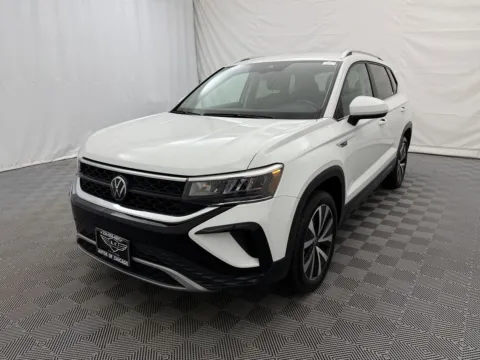 Photos of 2024 Volkswagen Taos SE for sale in Arlington Heights, IL at Autos of Chicago