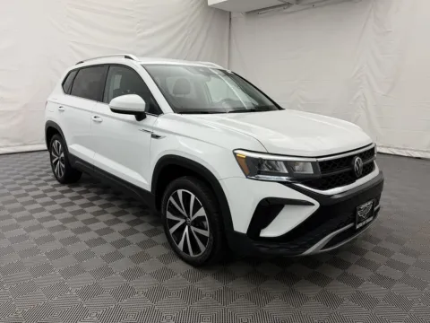 Another view of 2024 Volkswagen Taos SE for sale in Arlington Heights, IL at Autos of Chicago