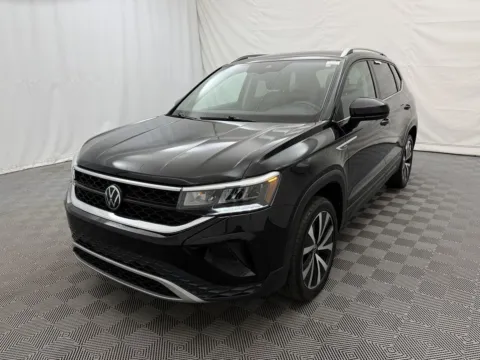 Photos of 2024 Volkswagen Taos SE for sale in Arlington Heights, IL at Autos of Chicago