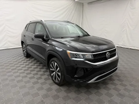More photos of 2024 Volkswagen Taos SE at Autos of Chicago, IL