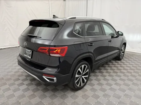 More photos of 2024 Volkswagen Taos SE at Autos of Chicago, IL
