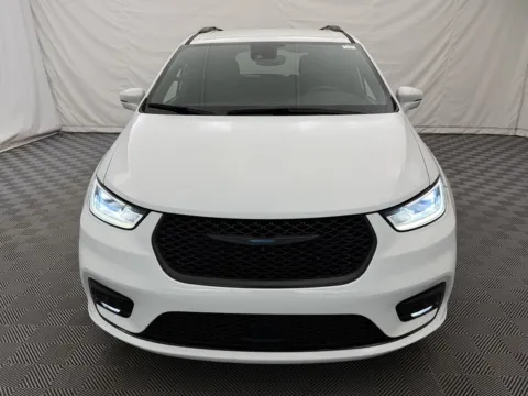 Another view of 2021 Chrysler Pacifica Hybrid Limited for sale in Arlington Heights, IL at Autos of Chicago