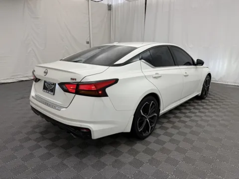 More photos of 2023 Nissan Altima 2.5 SR at Autos of Chicago, IL