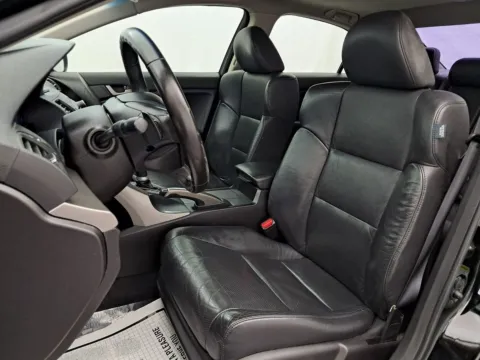 More photos of 2010 Acura TSX at Autos of Chicago, IL