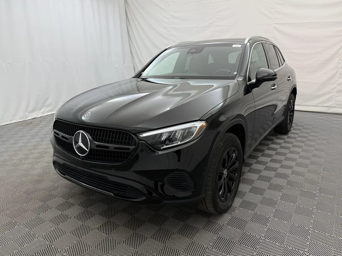 2024 Mercedes-Benz GLC GLC 300 - Photo 2