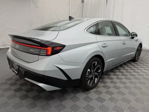More photos of 2025 Hyundai Sonata SEL at Autos of Chicago, IL