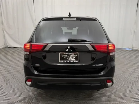 More photos of 2020 Mitsubishi Outlander SEL at Autos of Chicago, IL