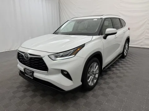 Photos of 2022 Toyota Highlander Limited for sale in Arlington Heights, IL at Autos of Chicago