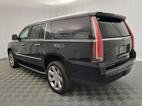 More photos of 2020 Cadillac Escalade ESV Luxury at Autos of Chicago, IL