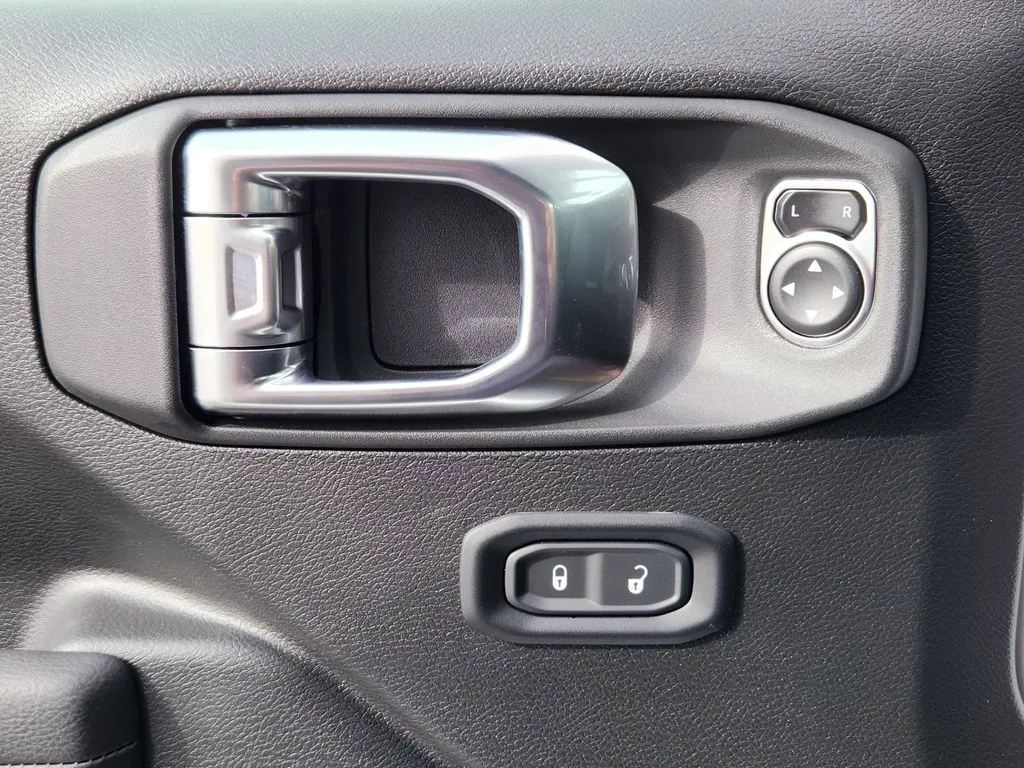 2025 Jeep Wrangler 4-Door Sport S - Photo 20