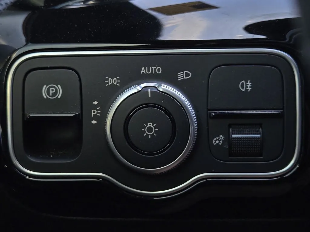 2025 Mercedes-Benz CLA CLA 250 - Photo 31