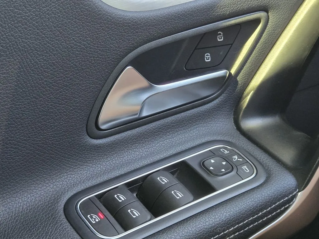 2025 Mercedes-Benz CLA CLA 250 - Photo 30
