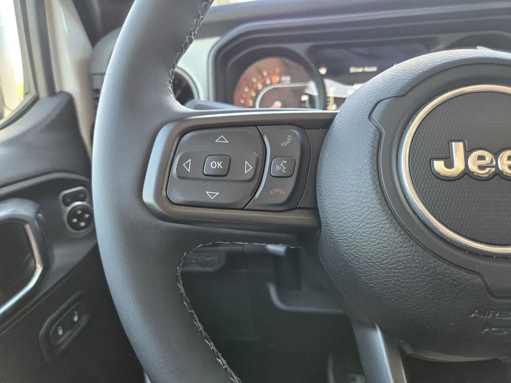 2025 Jeep Gladiator Willys - Photo 21