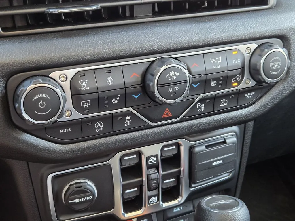 2025 Jeep Gladiator Willys - Photo 15