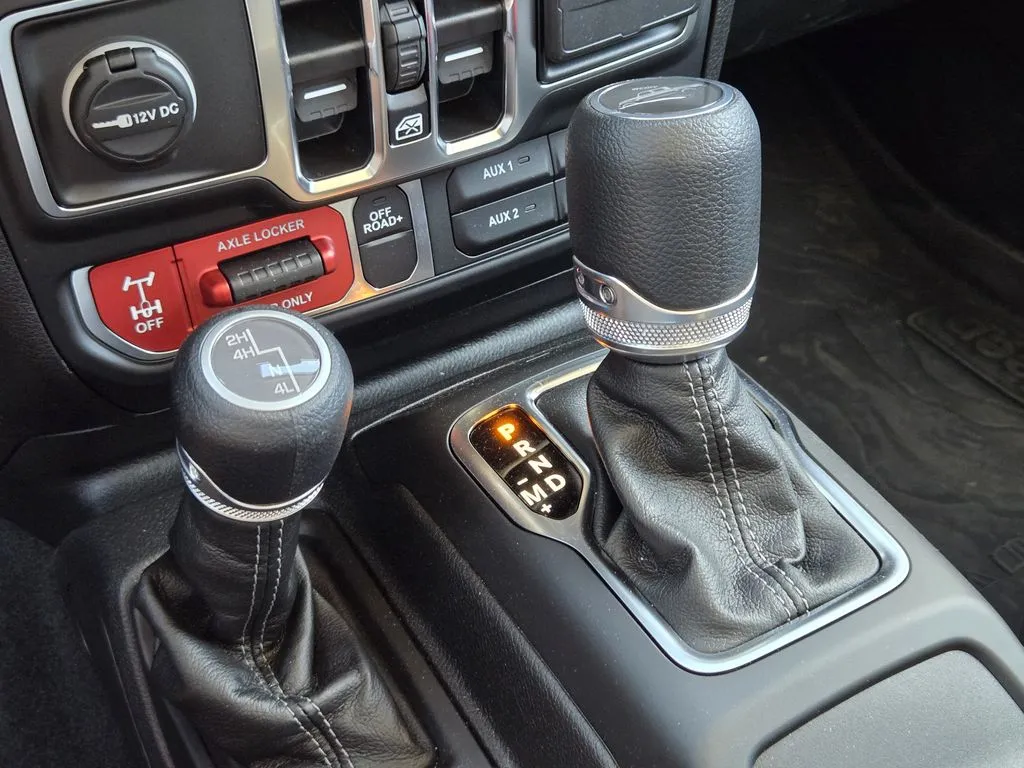2025 Jeep Gladiator Willys - Photo 17