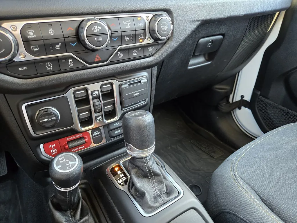 2025 Jeep Gladiator Willys - Photo 16