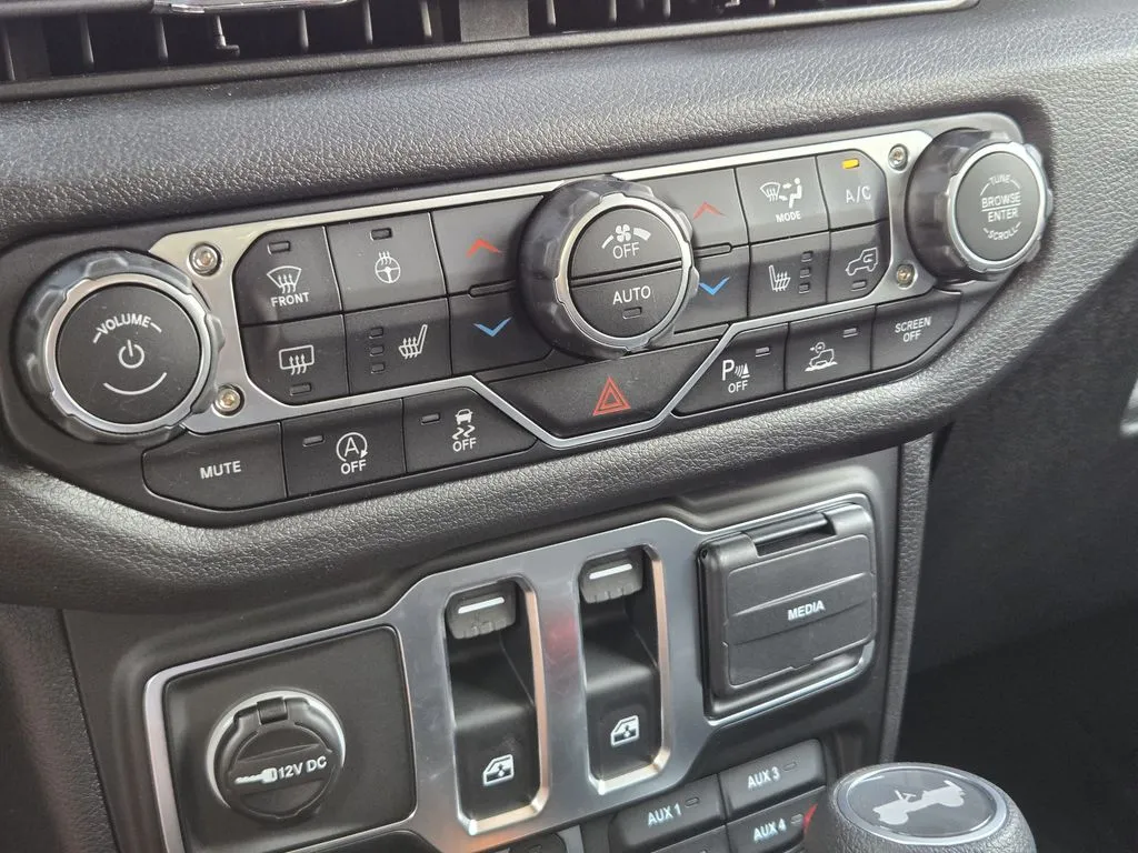 2025 Jeep Wrangler 2-Door Willys - Photo 16