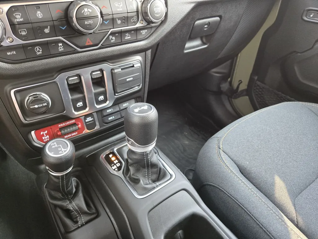 2025 Jeep Wrangler 2-Door Willys - Photo 18