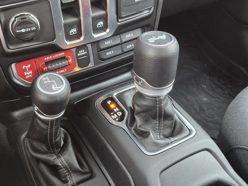 2025 Jeep Wrangler 2-Door Willys - Photo 17