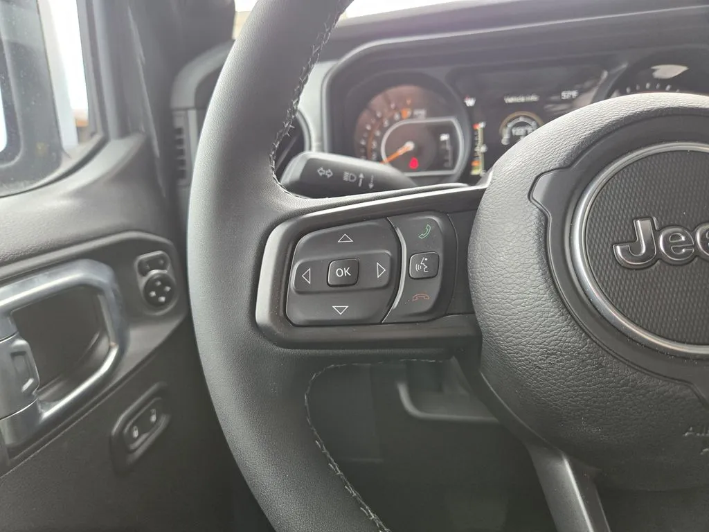 2025 Jeep Gladiator Willys - Photo 14