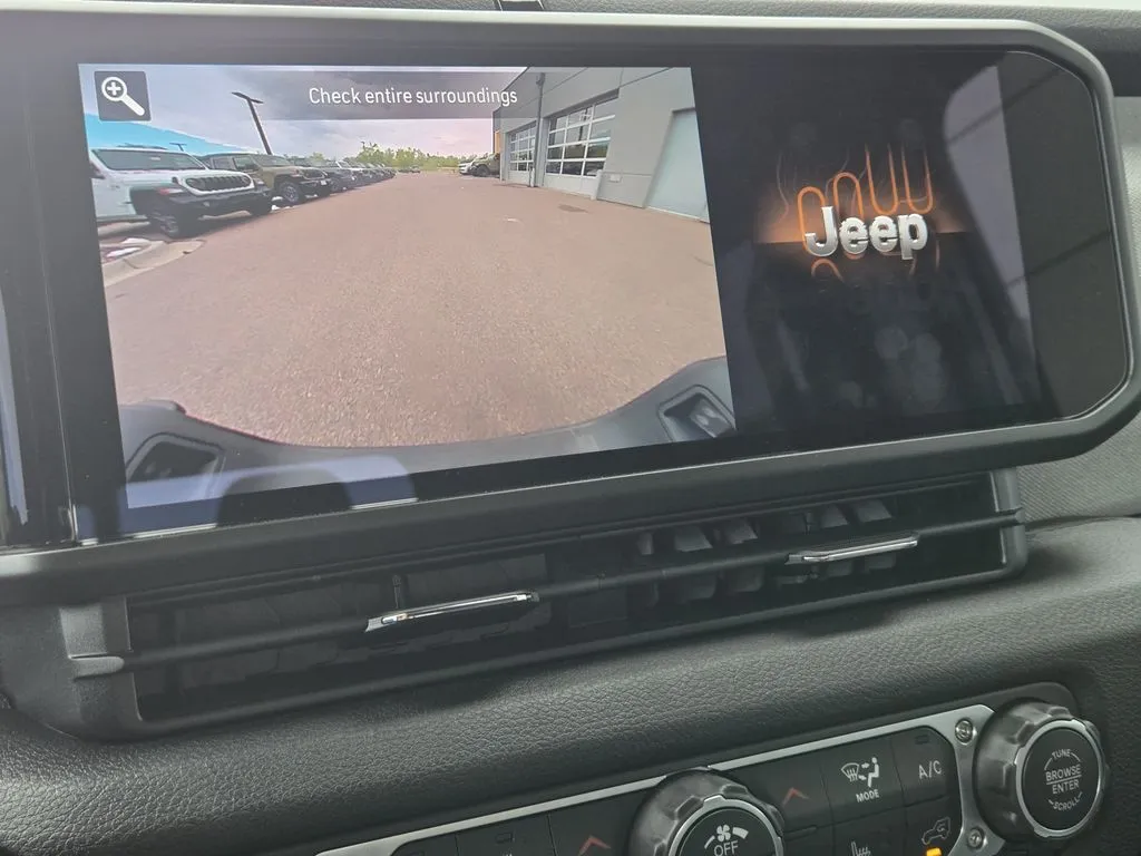 2025 Jeep Gladiator Willys - Photo 11