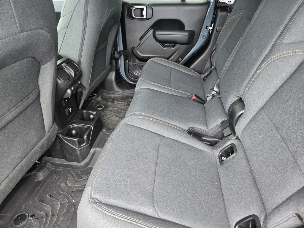 2025 Jeep Gladiator Willys - Photo 16