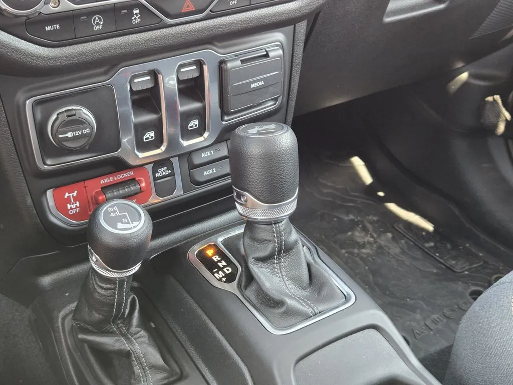2025 Jeep Wrangler 2-Door Willys - Photo 17