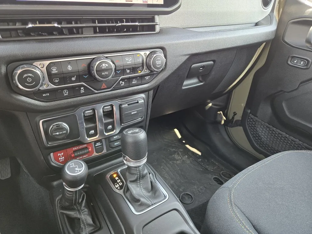 2025 Jeep Wrangler 2-Door Willys - Photo 18