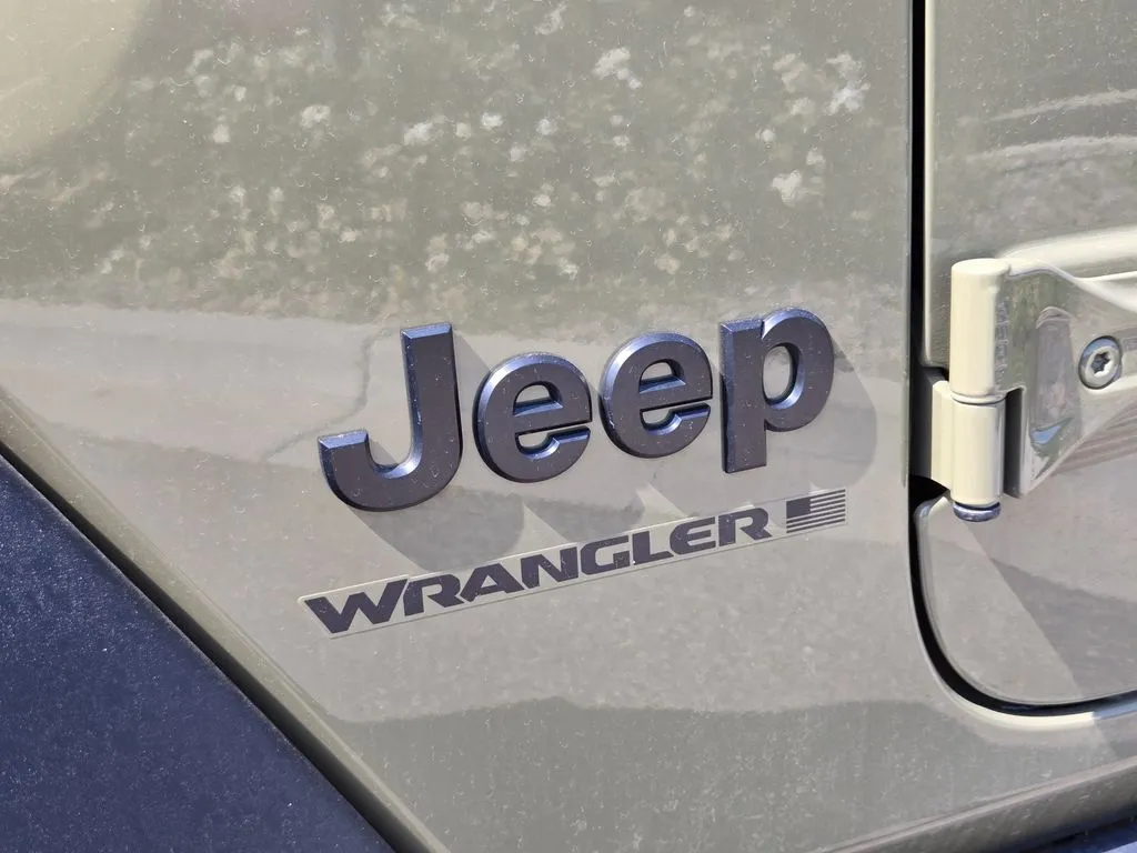 2025 Jeep Wrangler 2-Door Willys - Photo 8