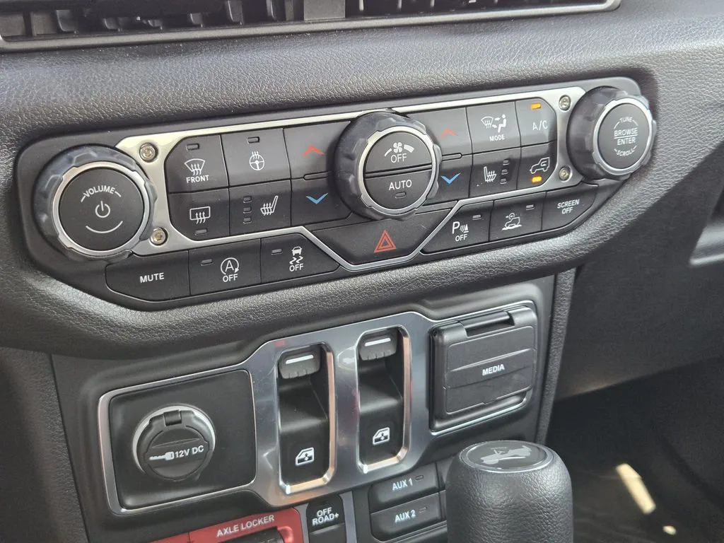2025 Jeep Wrangler 2-Door Willys - Photo 16