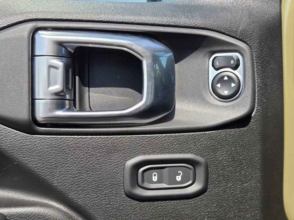 2025 Jeep Wrangler 2-Door Willys - Photo 19