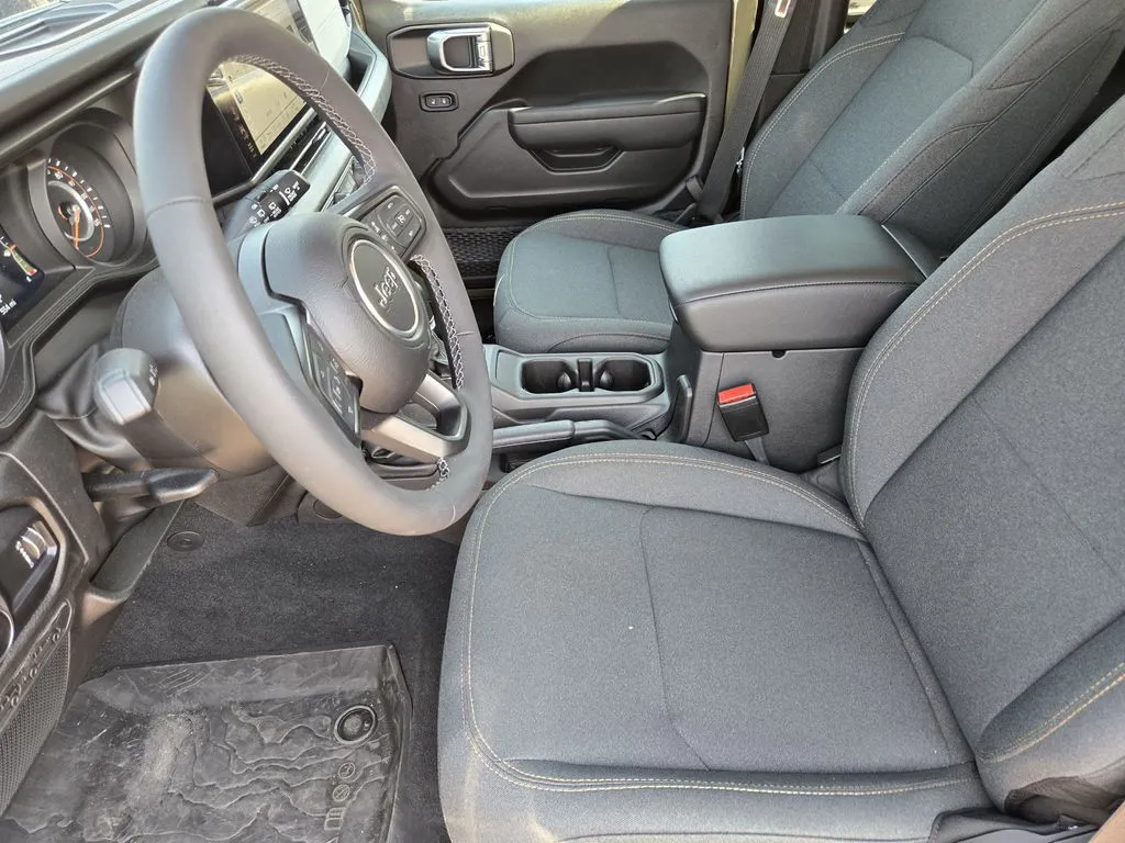 2025 Jeep Wrangler 2-Door Willys - Photo 10