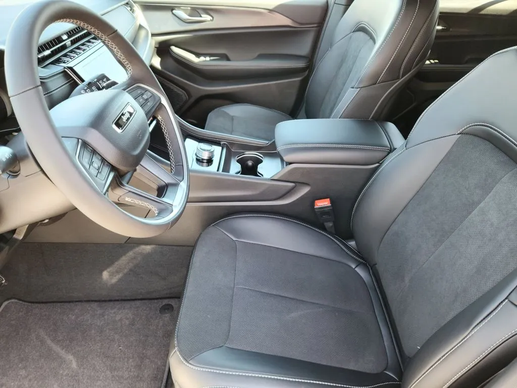2025 Jeep Grand Cherokee L Altitude - Photo 13