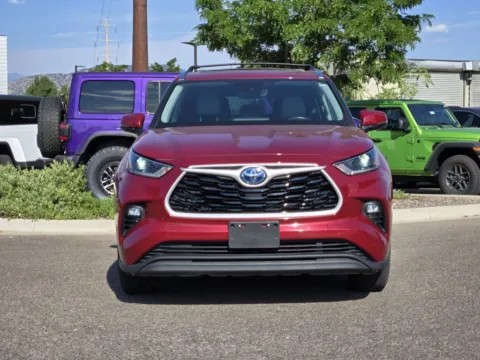 Photos of 2021 Toyota Highlander Hybrid XLE for sale in Boulder, CO at Fowler Jeep of Boulder