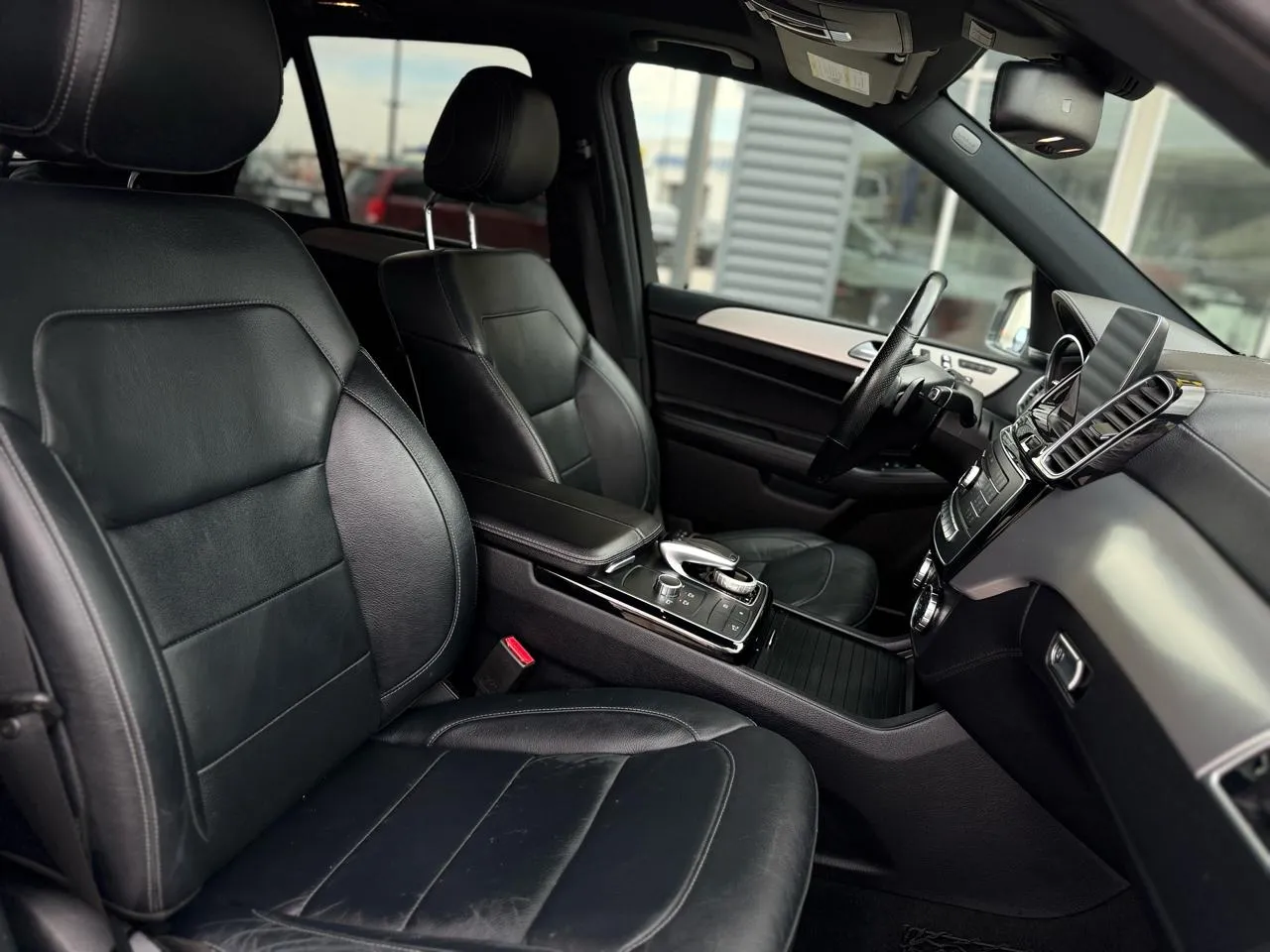 Mercedes-Benz GLE-Class photo 16