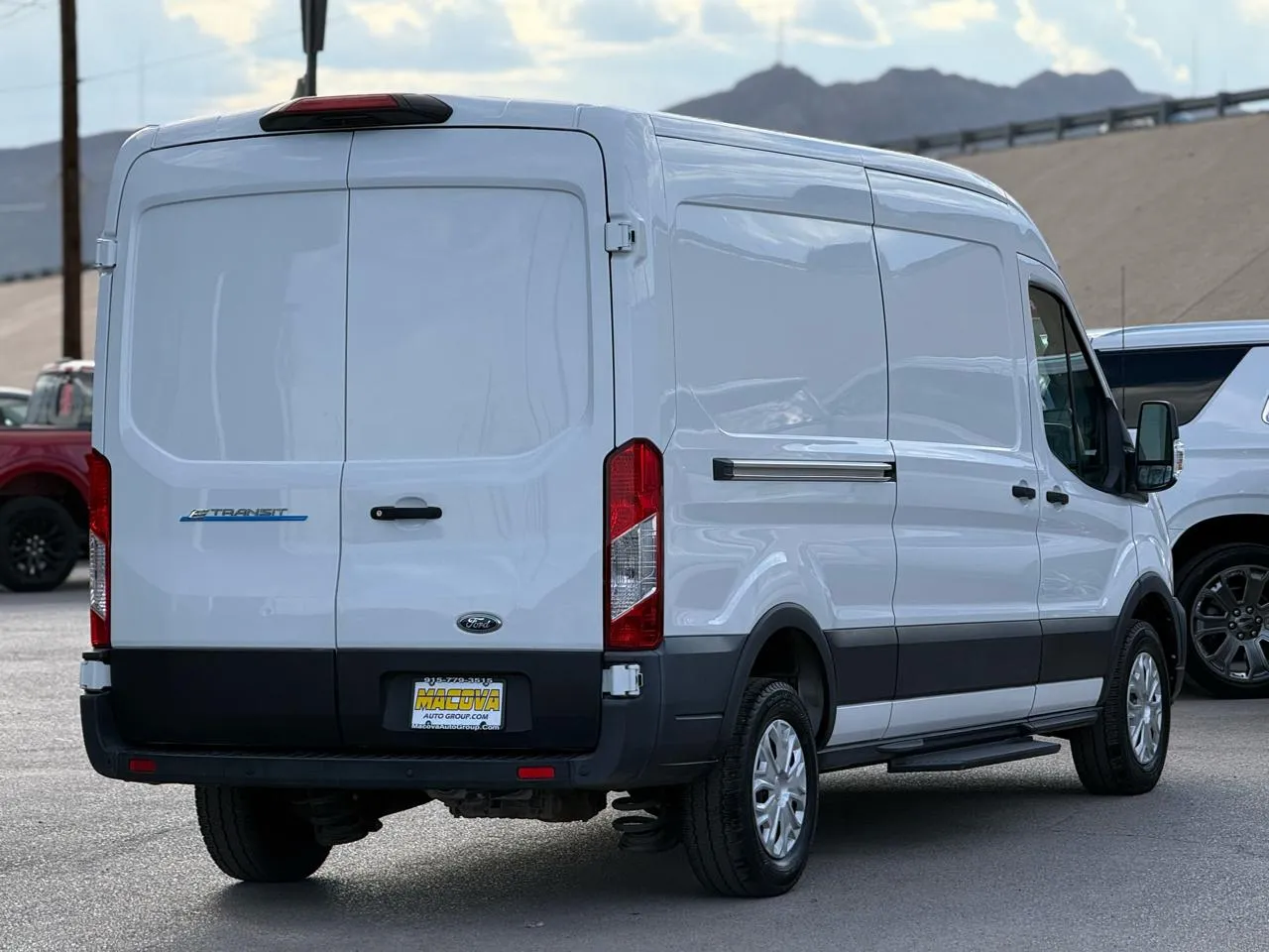 Ford Transit photo 7