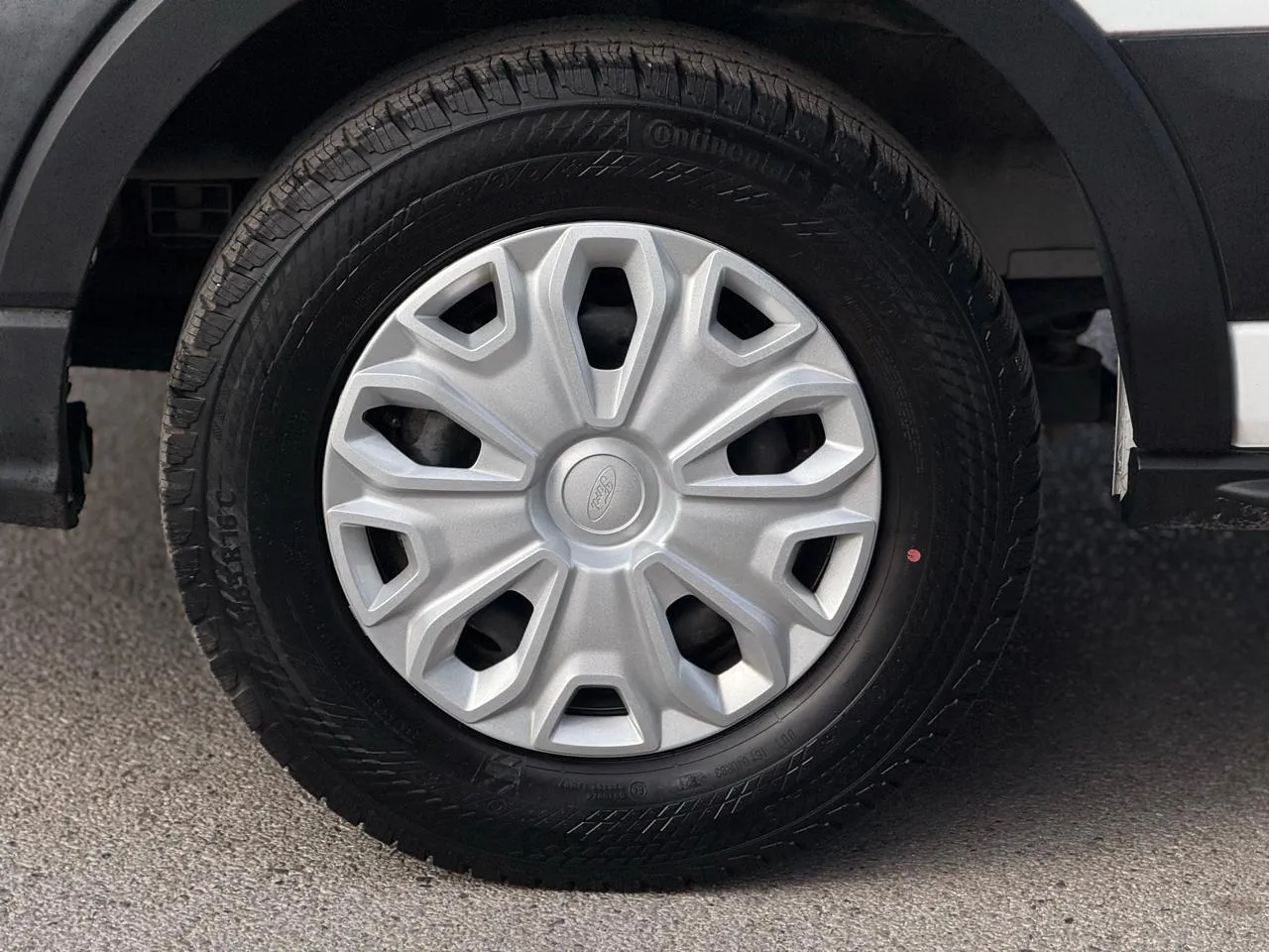 Ford Transit photo 8