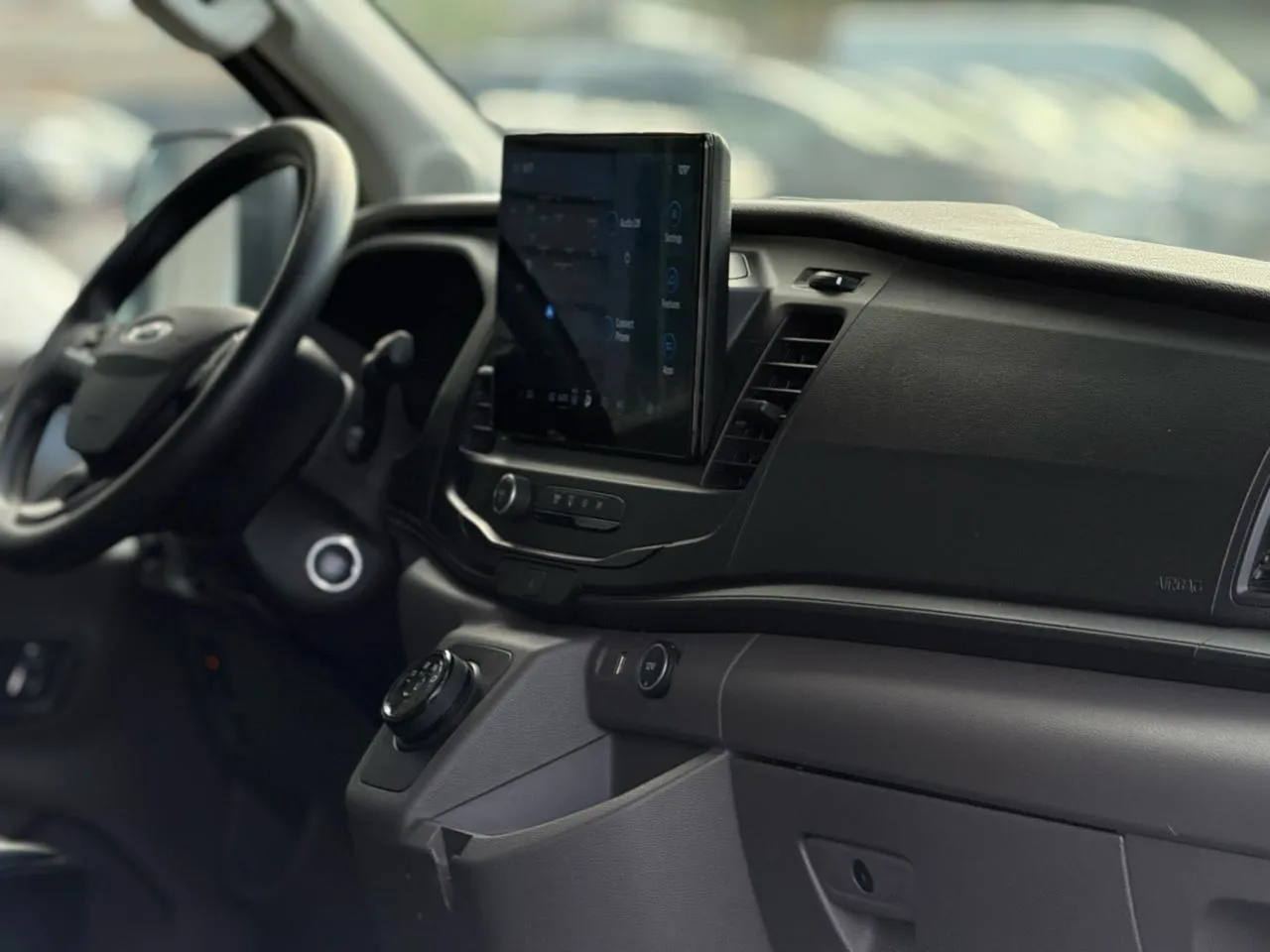 Ford Transit photo 12