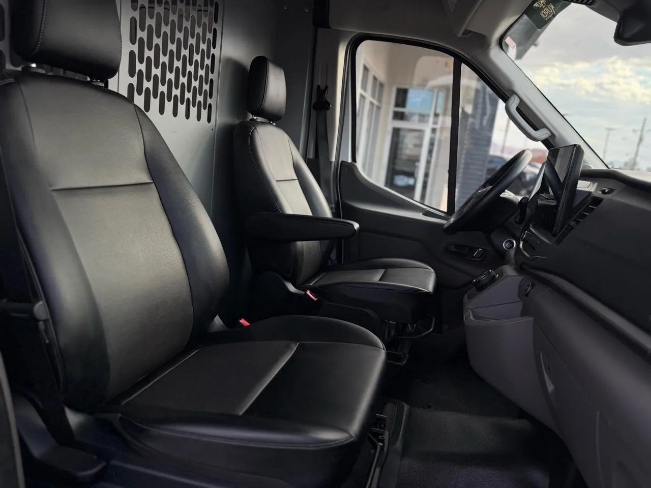 Ford Transit photo 13