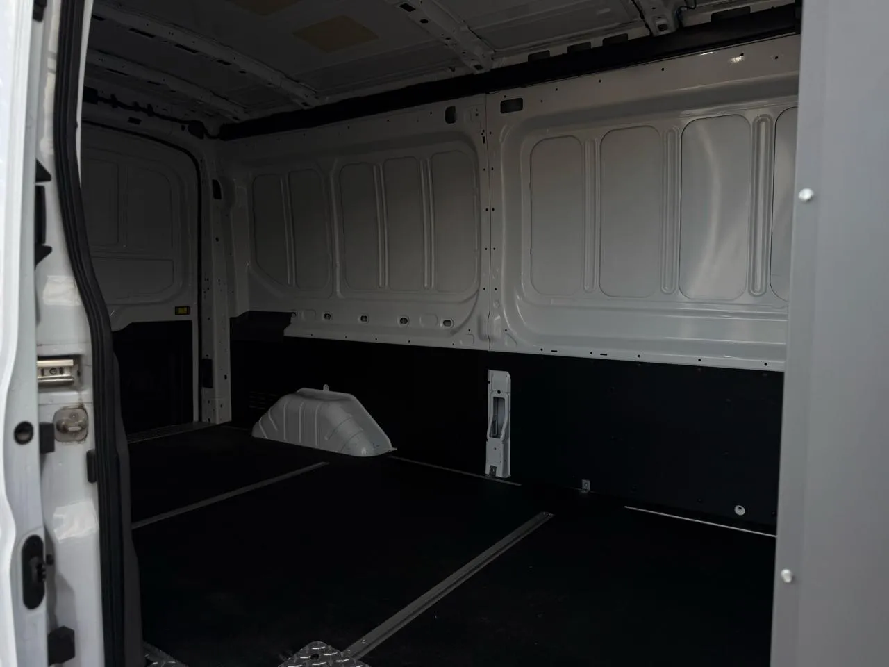 Ford Transit photo 14