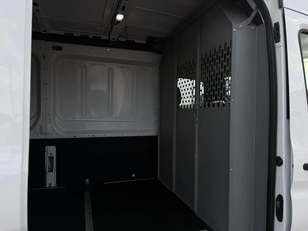 Ford Transit photo 15