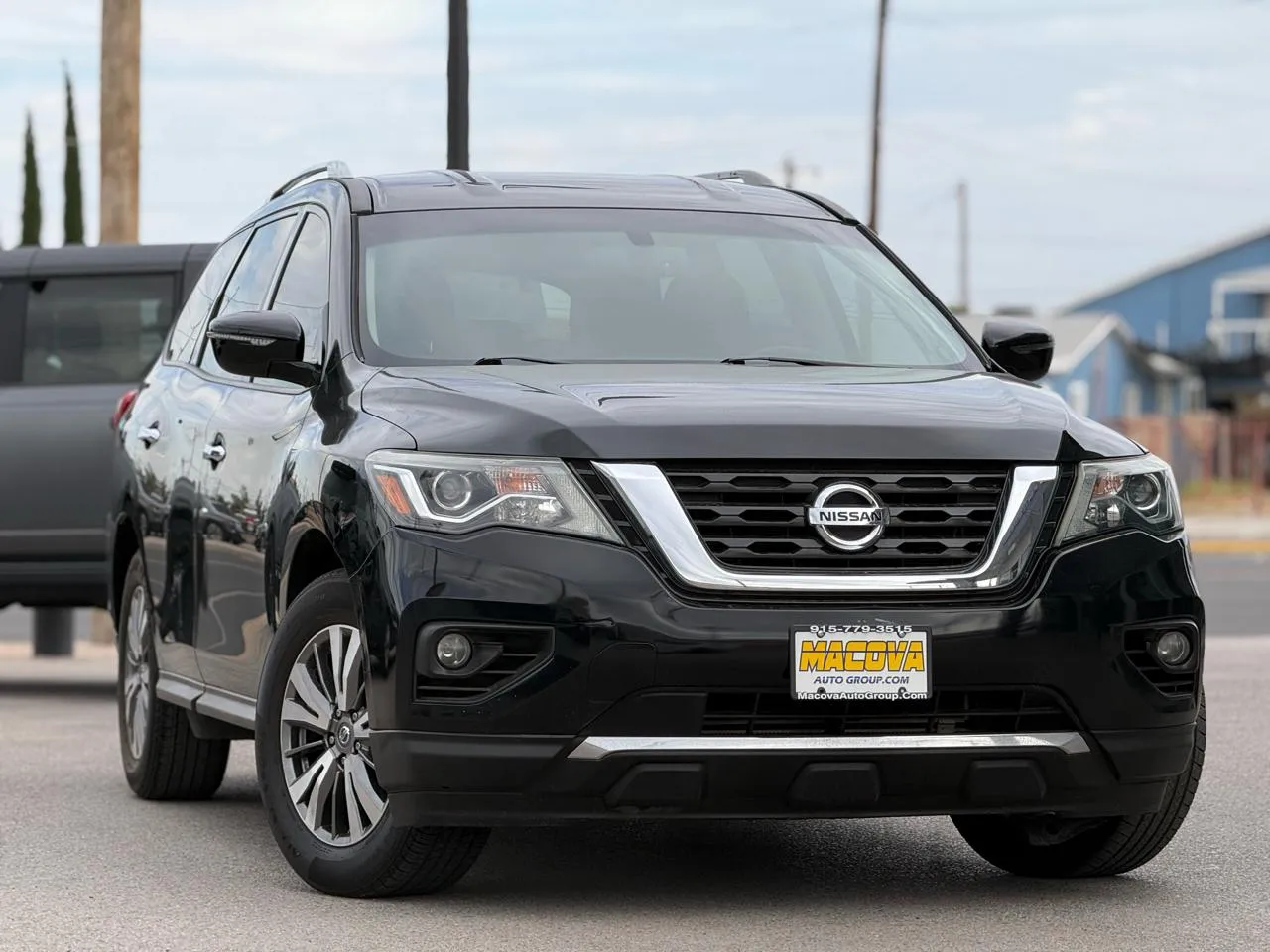 Nissan Pathfinder photo 2