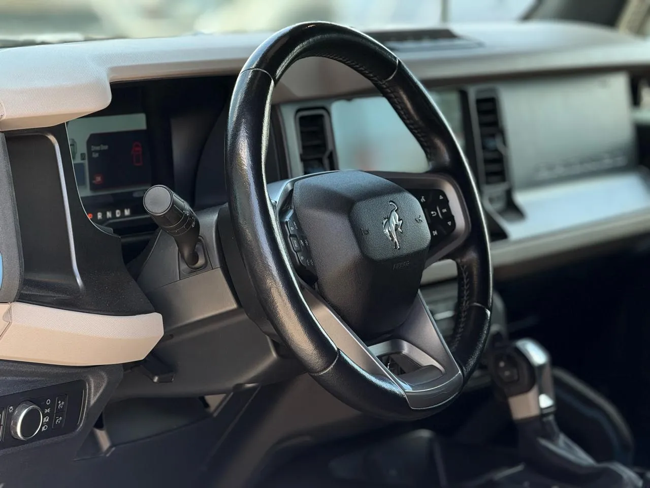 Ford Bronco photo 12