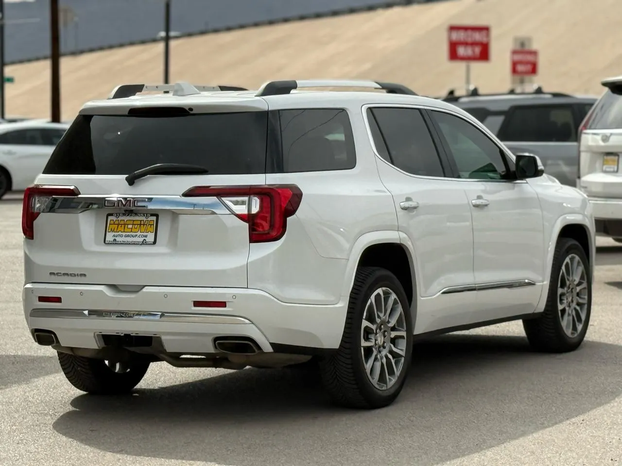 GMC Acadia photo 7