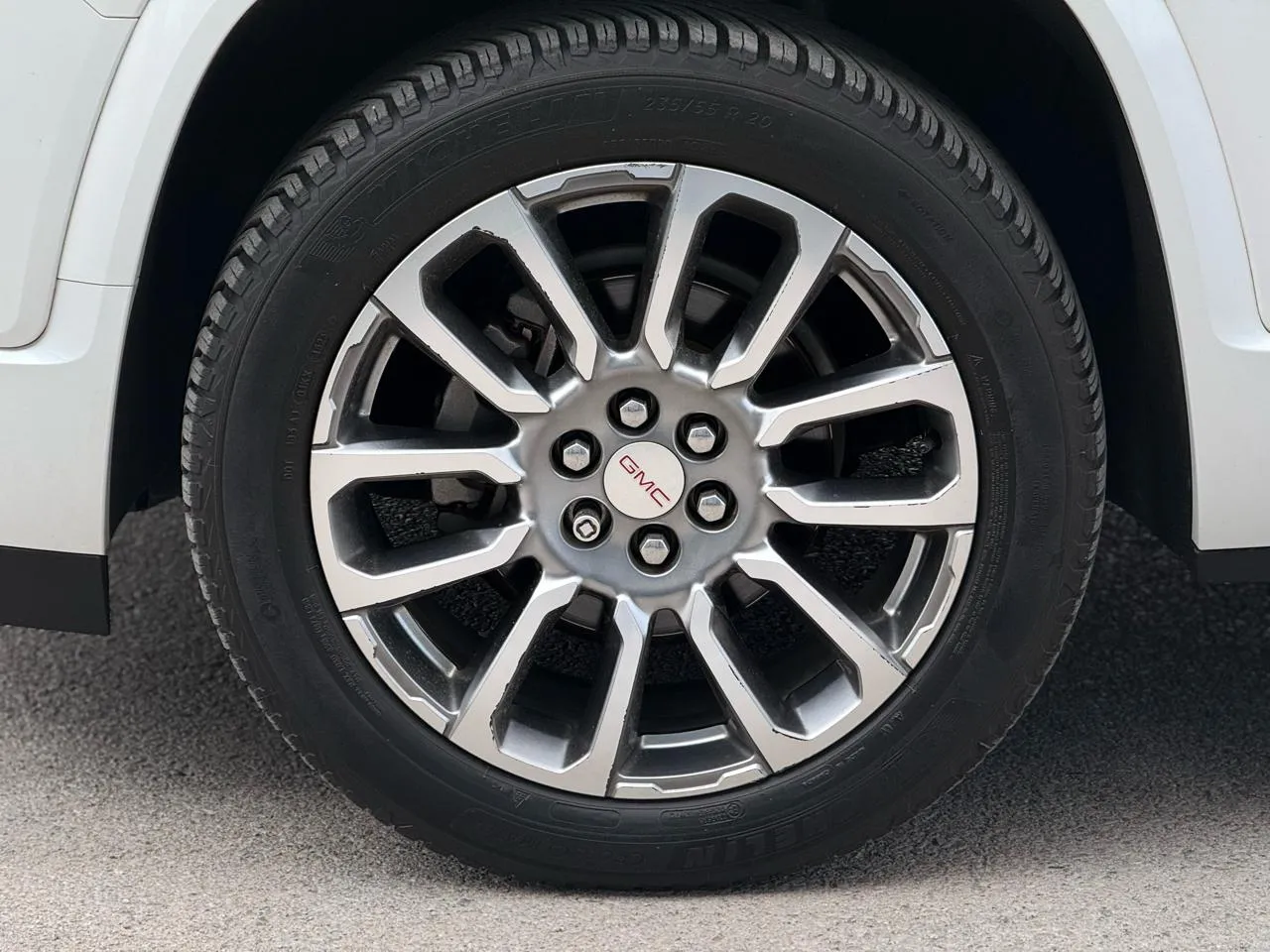 GMC Acadia photo 10