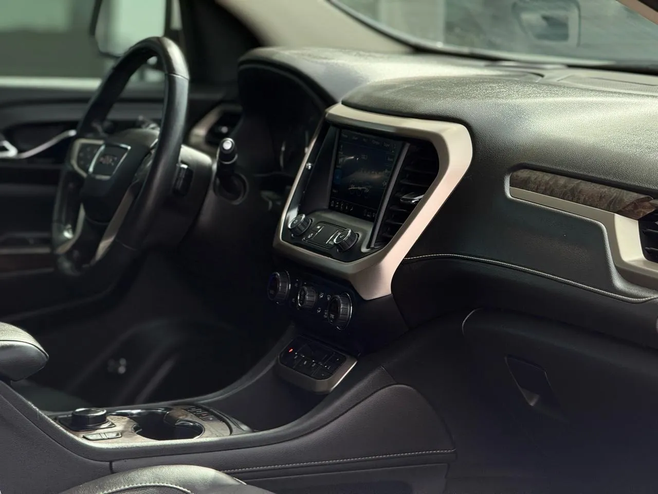 GMC Acadia photo 13