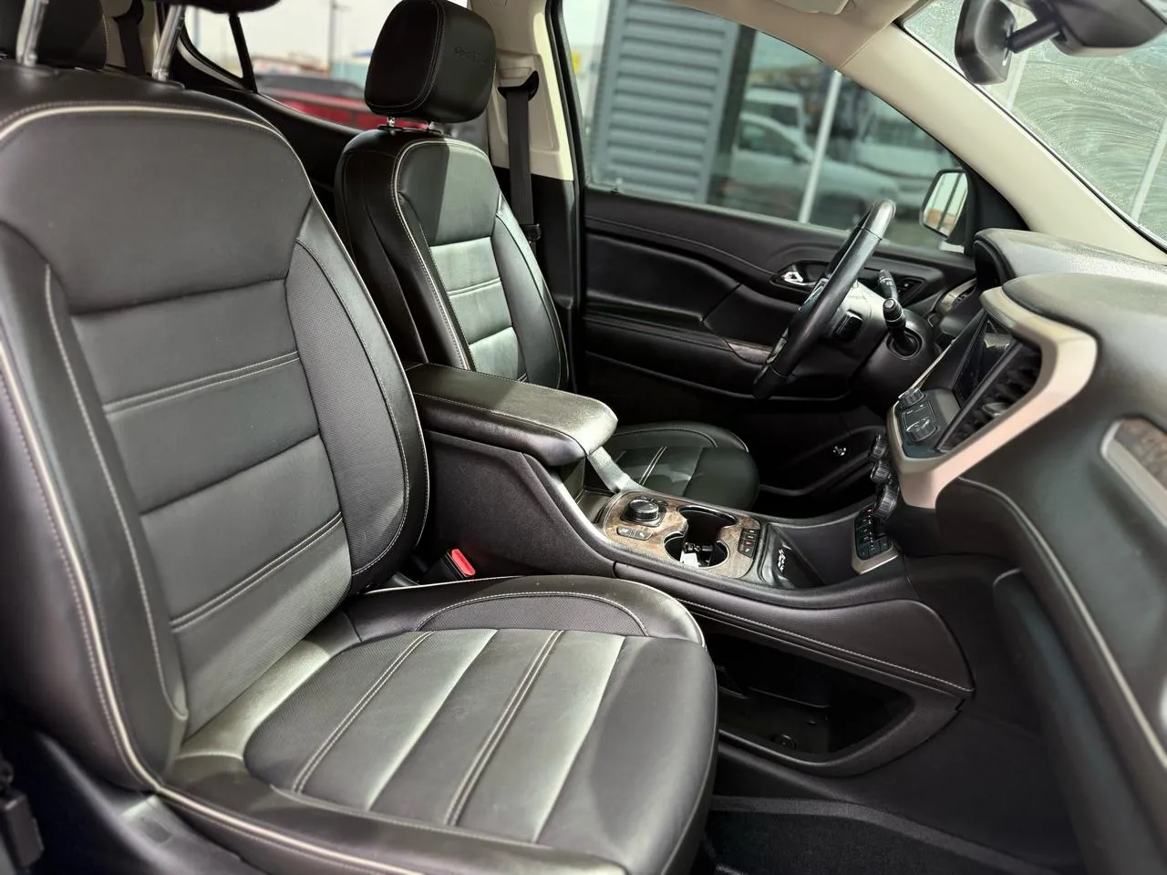 GMC Acadia photo 15
