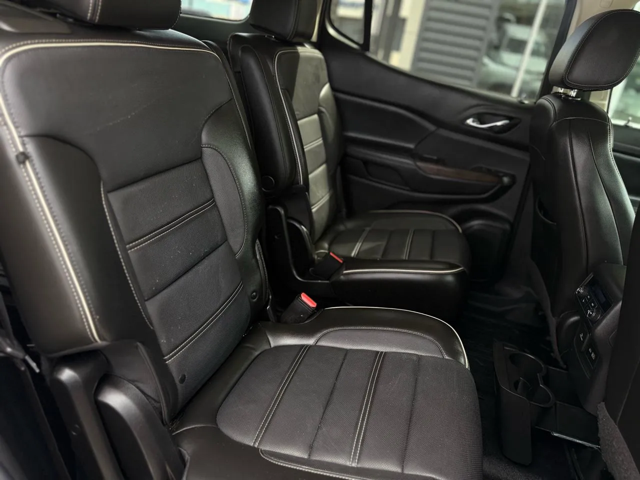 GMC Acadia photo 16